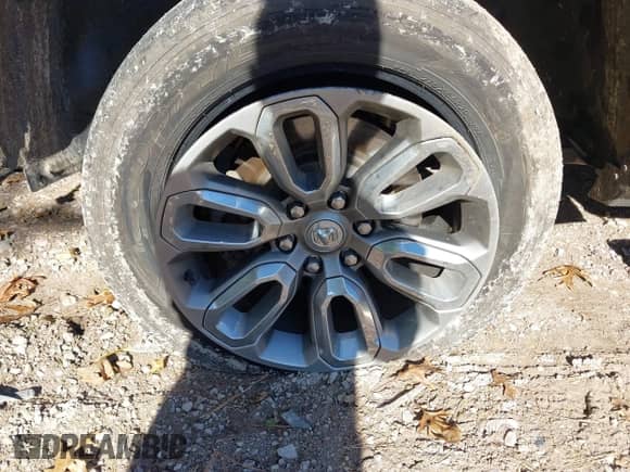 2020 Ram 1500 Laramie с VIN 1C6SRFJTXLN219802, выставлен на аукционе IAAI как лот 43533015 с пробегом 55 908 миль миль и . История ставок и продаж доступна на DreamBid. Изображение 19.