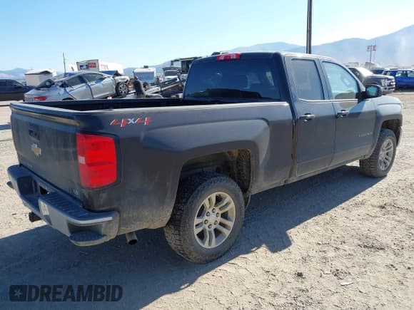 ✅ 2019 Chevrolet Silverado 1500 LT • VIN: 2GCVKPEC2K1198132 • Lot: 43262419. Wystawiony na IAAI z przebiegiem 128 687 mil. Bezpłatny archiwum sprzedaży aukcyjnych z USA i szczegółowy raport historii pojazdu na DreamBid. Zdjęcie 4.