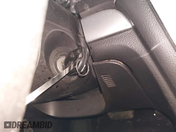 ✅ 2008 Mercury Milan • VIN: 3MEHM07Z38R663276 • Lot: 42468805. Listed on IAAI with 124,173 mi. Free auction sales archive from the USA and detailed vehicle history report at DreamBid. Image 11.