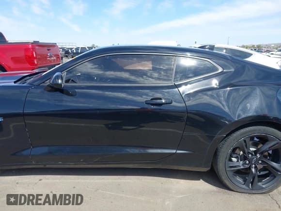 ✅ 2022 Chevrolet Camaro 1LT • VIN: 1G1FB1RX8N0133146 • Lot: 42169340. Listed on IAAI with 40,723 mi. Free auction sales archive from the USA and detailed vehicle history report at DreamBid. Image 14.