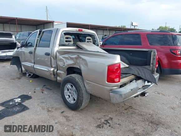 2005 Dodge Dakota Laramie с VIN 1D7HE58N25S202907, выставлен на аукционе IAAI как лот 42654313 с пробегом 245 284 миль миль и . История ставок и продаж доступна на DreamBid. Изображение 3.