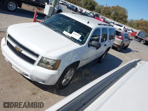 ✅ 2009 Chevrolet Suburban LS • VIN: 1GNFC16079R276304 • Lot: 43688312. Wystawiony na IAAI z przebiegiem 203 002 mil. Bezpłatny archiwum sprzedaży aukcyjnych z USA i szczegółowy raport historii pojazdu na DreamBid. Zdjęcie 2.