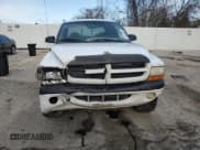 ✅ 2000 Dodge Dakota Sport • VIN: 1B7GG2AN2YS794418 • Lot: 85049154. Wystawiony na Copart z przebiegiem 165 444 mil. Bezpłatny archiwum sprzedaży aukcyjnych z USA i szczegółowy raport historii pojazdu na DreamBid. Zdjęcie 5.