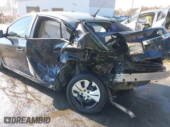 ✅ 2014 Chevrolet Cruze LS • VIN: 1G1PA5SH0E7332250 • Лот: 43606503. Опубликован ранее на IAAI с пробегом 145 203 миль. Бесплатный доступ к архиву аукционных продаж из США и подробный отчёт об истории автомобиля на DreamBid. Изображение 13.