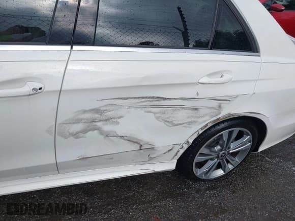 ✅ 2016 Mercedes-Benz E 350 Luxury • VIN: WDDHF8JB6GB254090 • Lot: 42481725. Wystawiony na IAAI z przebiegiem 104 359 mil. Bezpłatny archiwum sprzedaży aukcyjnych z USA i szczegółowy raport historii pojazdu na DreamBid. Zdjęcie 6.