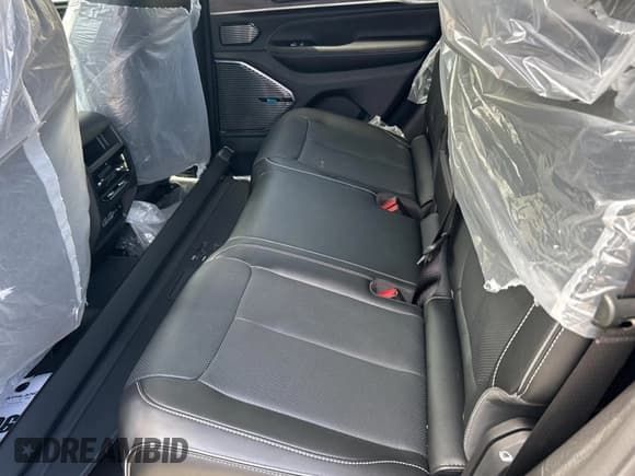 ✅ 2023 Jeep Grand Cherokee Overland • VIN: 1C4RJYD60P8914617 • Lot: 67291685. Wystawiony na Copart z przebiegiem 42 mil. Bezpłatny archiwum sprzedaży aukcyjnych z USA i szczegółowy raport historii pojazdu na DreamBid. Zdjęcie 14.