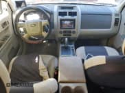 ✅ 2008 Ford Escape Hybrid • VIN: 1FMCU49H48KD57291 • Lot: 82768685. Wystawiony na Copart z przebiegiem 186 553 mil. Bezpłatny archiwum sprzedaży aukcyjnych z USA i szczegółowy raport historii pojazdu na DreamBid. Zdjęcie 8.