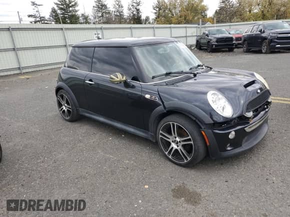 2006 MINI Hardtop S с VIN WMWRE33546TL22436, выставлен на аукционе Copart как лот 86408805 с пробегом 149 557 миль миль и Списание • Salvage title. История ставок и продаж доступна на DreamBid. Изображение 4.