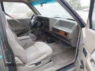 1994 Dodge Dakota z VIN 1B7GL23X8RS630456, wystawiony jako IAAI lot #42477536 z przebiegiem 280 421 mil mil oraz . Historia ofert i sprzedaży dostępna na DreamBid. Obrazek 5.