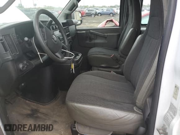 ✅ 2018 GMC Savana Cargo • VIN: 1GTW7AFG3J1906770 • Лот: 69760095. Опубликован ранее на Copart с пробегом 12 062 миль. Бесплатный доступ к архиву аукционных продаж из США и подробный отчёт об истории автомобиля на DreamBid. Изображение 7.