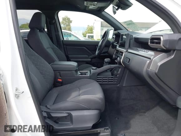 ✅ 2024 Toyota Tacoma TRD Sport • VIN: 3TMLB5JN5RM041829 • Lot: 43109464. Wystawiony na IAAI z przebiegiem 11 238 mil. Bezpłatny archiwum sprzedaży aukcyjnych z USA i szczegółowy raport historii pojazdu na DreamBid. Zdjęcie 5.