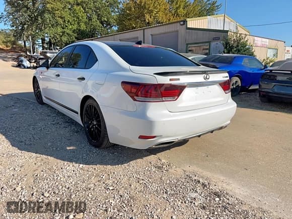 ✅ 2015 Lexus LS 460 • VIN: JTHCL5EF5F5023802 • Лот: 86605275. Опубликован ранее на Copart с пробегом 110 064 миль. Бесплатный доступ к архиву аукционных продаж из США и подробный отчёт об истории автомобиля на DreamBid. Изображение 3.