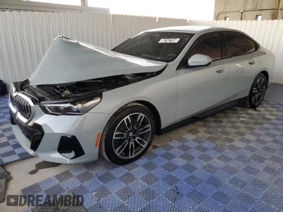 ✅ 2025 BMW 5 Series 530i • VIN: WBA43FJ02SCT64297 • Лот: 80742784. Опубликован ранее на Copart с пробегом 956 миль. Бесплатный доступ к архиву аукционных продаж из США и подробный отчёт об истории автомобиля на DreamBid. Изображение 1.