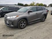 ✅ 2017 Toyota Highlander LE • VIN: 5TDBZRFHXHS452840 • Lot: 81346695. Wystawiony na Copart z przebiegiem 188 344 mil. Bezpłatny archiwum sprzedaży aukcyjnych z USA i szczegółowy raport historii pojazdu na DreamBid. Zdjęcie 1.
