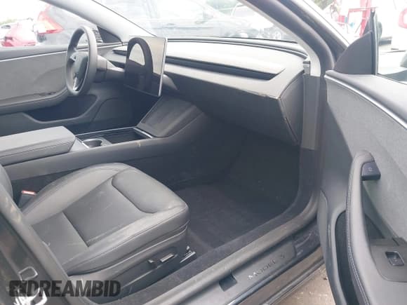 ✅ 2025 Tesla Model 3 Long Range • VIN: 5YJ3E1EA0SF968349 • Lot: 43070338. Wystawiony na IAAI z przebiegiem 7 676 mil. Bezpłatny archiwum sprzedaży aukcyjnych z USA i szczegółowy raport historii pojazdu na DreamBid. Zdjęcie 5.