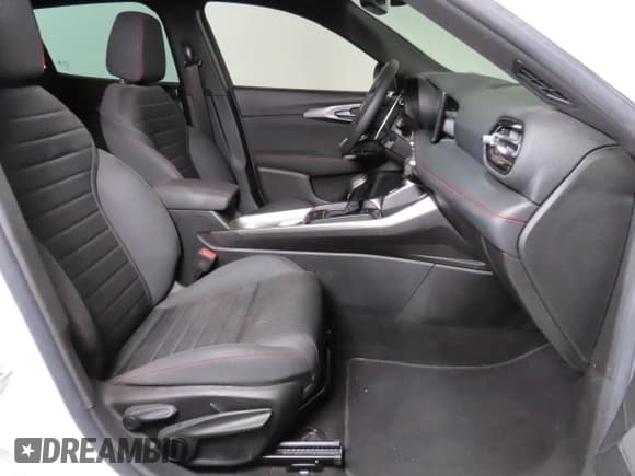 ✅ 2024 Dodge Hornet R/T • VIN: ZACPDFCW6R3A30978 • Лот: 89709785. Опубликован ранее на Copart с пробегом 26 777 миль. Бесплатный доступ к архиву аукционных продаж из США и подробный отчёт об истории автомобиля на DreamBid. Изображение 5.