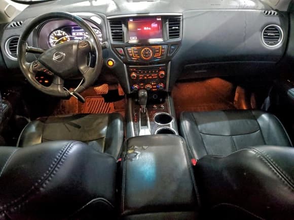 ✅ 2015 Nissan Pathfinder Platinum • VIN: 5N1AR2MN3FC609016 • Lot: 94808055. Listed on Copart with 135,417 mi. Free auction sales archive from the USA and detailed vehicle history report at DreamBid. Image 8.