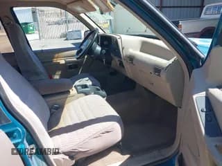 ✅ 1993 Ford Explorer Eddie Bauer • VIN: 1FMDU34X1PUD33031 • Lot: 42477303. Listed on IAAI with 65,324 mi. Free auction sales archive from the USA and detailed vehicle history report at DreamBid. Image 5.