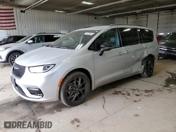 ✅ 2024 Chrysler Pacifica Touring L • VIN: 2C4RC3BG6RR153981 • Lot: 58708615. Wystawiony na Copart z przebiegiem 12 875 mil. Bezpłatny archiwum sprzedaży aukcyjnych z USA i szczegółowy raport historii pojazdu na DreamBid. Zdjęcie 1.