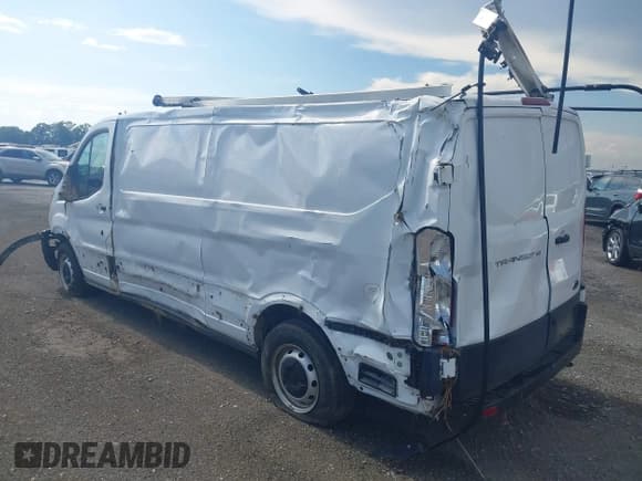✅ 2023 Ford Transit Cargo • VIN: 1FTYE1Y89PKA26468 • Lot: 42556373. Wystawiony na IAAI z przebiegiem 82 927 mil. Bezpłatny archiwum sprzedaży aukcyjnych z USA i szczegółowy raport historii pojazdu na DreamBid. Zdjęcie 3.