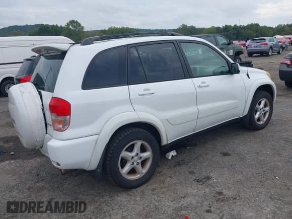 ✅ 2003 Toyota RAV4 • VIN: JTEHH20V030229961 • Lot: 43285465. Listed on IAAI with 262,340 mi. Free auction sales archive from the USA and detailed vehicle history report at DreamBid. Image 4.