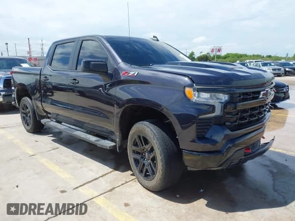 ✅ 2023 Chevrolet Silverado 1500 LT Trail Boss • VIN: 3GCUDFED3PG196963 • Lot: 42379114. Wystawiony na IAAI z przebiegiem 70 043 mil. Bezpłatny archiwum sprzedaży aukcyjnych z USA i szczegółowy raport historii pojazdu na DreamBid. Zdjęcie 1.