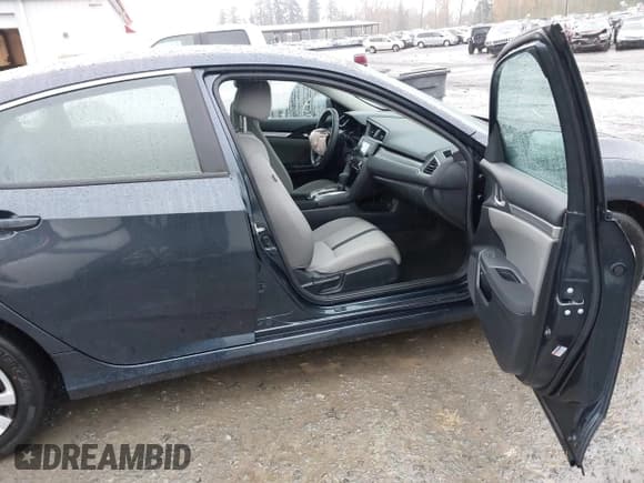 ✅ 2017 Honda Civic LX • VIN: 2HGFC2F57HH542429 • Lot: 43711553. Wystawiony na IAAI z przebiegiem 80 981 mil. Bezpłatny archiwum sprzedaży aukcyjnych z USA i szczegółowy raport historii pojazdu na DreamBid. Zdjęcie 5.