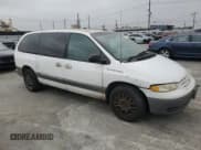 ✅ 2000 Chrysler Voyager SE • VIN: 1C4GJ44R1YB707748 • Lot: 75767474. Listed on Copart with 232,084 mi. Free auction sales archive from the USA and detailed vehicle history report at DreamBid. Image 4.