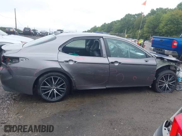 2021 Toyota Camry SE with VIN 4T1G11BK4MU028944, listed as a IAAI auction lot 43275174 with 82,954 mi miles and . Bid and sale history available at DreamBid. Image 14.