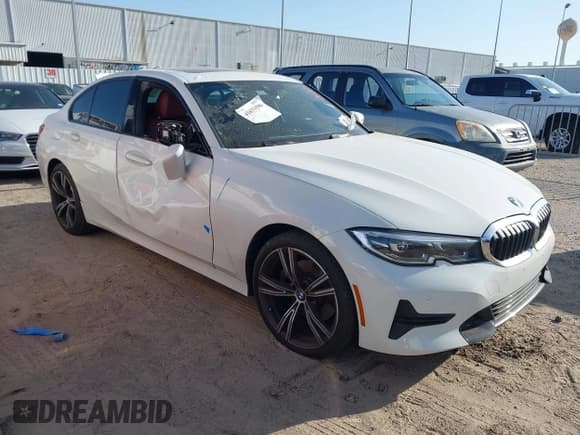 ✅ 2022 BMW 3 Series 330i • VIN: 3MW5R1J01N8C72194 • Lot: 41833596. Listed on IAAI with 24,296 mi. Free auction sales archive from the USA and detailed vehicle history report at DreamBid. Image 1.