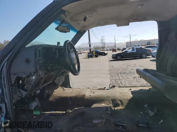 ✅ 2003 Chevrolet Silverado 1500 • VIN: 2GCEC19V731305280 • Лот: 78033624. Опубликован ранее на Copart с пробегом Не указан. Бесплатный доступ к архиву аукционных продаж из США и подробный отчёт об истории автомобиля на DreamBid. Изображение 7.