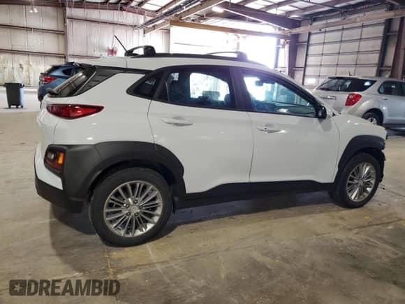 2021 Hyundai Kona SEL z VIN KM8K2CAAXMU630775, wystawiony jako Copart lot #64728335 z przebiegiem 46 632 mil mil oraz Szkoda całkowita • Salvage title. Historia ofert i sprzedaży dostępna na DreamBid. Obrazek 3.