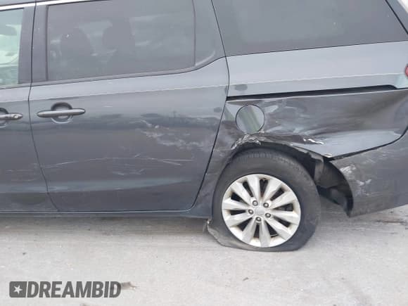✅ 2015 Kia Sedona EX • VIN: KNDMC5C10F6035010 • Lot: 43570646. Wystawiony na IAAI z przebiegiem 123 476 mil. Bezpłatny archiwum sprzedaży aukcyjnych z USA i szczegółowy raport historii pojazdu na DreamBid. Zdjęcie 6.