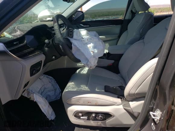 ✅ 2022 Jeep Grand Cherokee Overland • VIN: 1C4RJYD66N8716069 • Lot: 53186905. Listed on Copart with Not provided. Free auction sales archive from the USA and detailed vehicle history report at DreamBid. Image 7.