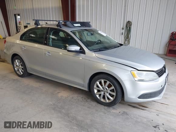 ✅ 2012 Volkswagen Jetta SE • VIN: 3VWDP7AJXCM382825 • Lot: 43728431. Wystawiony na IAAI z przebiegiem 233 629 mil. Bezpłatny archiwum sprzedaży aukcyjnych z USA i szczegółowy raport historii pojazdu na DreamBid. Zdjęcie 1.
