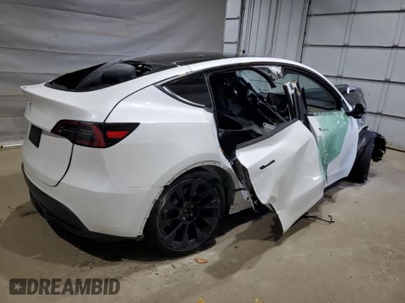 ✅ 2025 Tesla Model Y Long Range • VIN: 7SAYGDED7SF219661 • Лот: 81335665. Опубликован ранее на Copart с пробегом Не указан. Бесплатный доступ к архиву аукционных продаж из США и подробный отчёт об истории автомобиля на DreamBid. Изображение 3.
