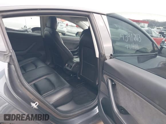 ✅ 2018 Tesla Model 3 Long Range Battery • VIN: 5YJ3E1EA6JF048255 • Lot: 43902063. Wystawiony na IAAI z przebiegiem 134 650 mil. Bezpłatny archiwum sprzedaży aukcyjnych z USA i szczegółowy raport historii pojazdu na DreamBid. Zdjęcie 8.