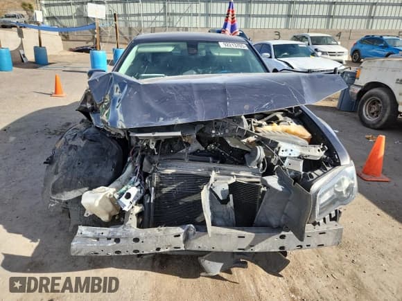 ✅ 2019 Chrysler 300 Touring • VIN: 2C3CCAAG1KH738804 • Лот: 92213705. Опубликован ранее на Copart с пробегом 113 010 миль. Бесплатный доступ к архиву аукционных продаж из США и подробный отчёт об истории автомобиля на DreamBid. Изображение 5.