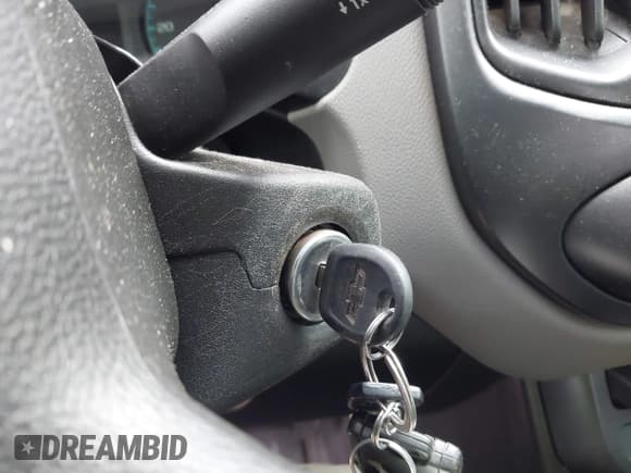 ✅ 2019 Chevrolet Colorado 2WD Work Truck • VIN: 1GCHSBEA4K1170109 • Lot: 41934824. Wystawiony na IAAI z przebiegiem 105 970 mil. Bezpłatny archiwum sprzedaży aukcyjnych z USA i szczegółowy raport historii pojazdu na DreamBid. Zdjęcie 11.