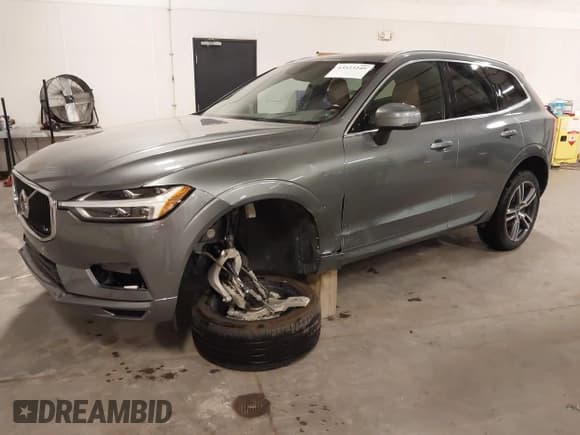 ✅ 2020 Volvo XC60 Momentum • VIN: YV4102DK6L1589482 • Lot: 43523249. Wystawiony na IAAI z przebiegiem 55 189 mil. Bezpłatny archiwum sprzedaży aukcyjnych z USA i szczegółowy raport historii pojazdu na DreamBid. Zdjęcie 19.