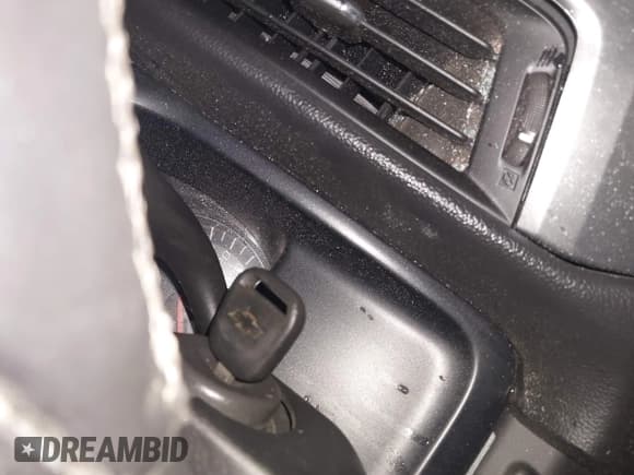 ✅ 2014 Chevrolet Silverado 1500 LT • VIN: 1GCUKREC1EF194139 • Lot: 43278109. Wystawiony na IAAI z przebiegiem 140 786 mil. Bezpłatny archiwum sprzedaży aukcyjnych z USA i szczegółowy raport historii pojazdu na DreamBid. Zdjęcie 11.