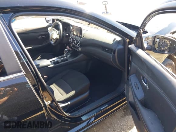 ✅ 2025 Nissan Sentra SV • VIN: 3N1AB8CV5SY231167 • Lot: 43534660. Listed on IAAI with 32,899 mi. Free auction sales archive from the USA and detailed vehicle history report at DreamBid. Image 5.