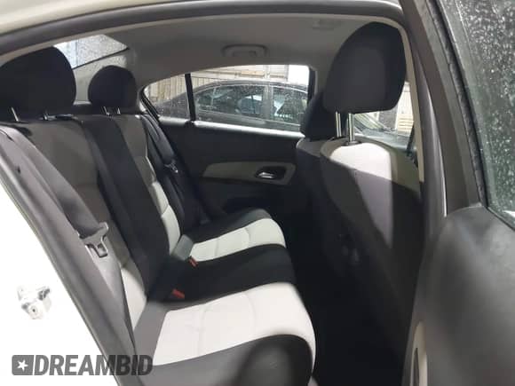 2015 Chevrolet Cruze LS z VIN 1G1PA5SH4F7209231, wystawiony jako IAAI lot #43335340 z przebiegiem 137 165 mil mil oraz . Historia ofert i sprzedaży dostępna na DreamBid. Obrazek 8.