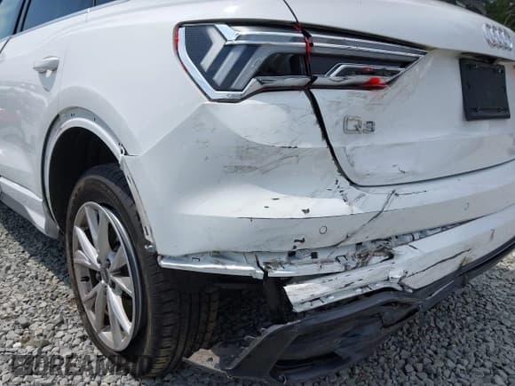 ✅ 2022 Audi Q3 S line Premium • VIN: WA1DECF36N1150034 • Lot: 42519617. Wystawiony na IAAI z przebiegiem 25 911 mil. Bezpłatny archiwum sprzedaży aukcyjnych z USA i szczegółowy raport historii pojazdu na DreamBid. Zdjęcie 6.