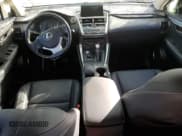 ✅ 2017 Lexus NX 200t • VIN: JTJYARBZ7H2065179 • Lot: 91731465. Wystawiony na Copart z przebiegiem 69 468 mil. Bezpłatny archiwum sprzedaży aukcyjnych z USA i szczegółowy raport historii pojazdu na DreamBid. Zdjęcie 8.