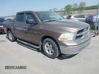 2010 Dodge 1500 ST z VIN 1D7RB1CT5AS247538, wystawiony jako IAAI lot #42264745 z przebiegiem 148 063 mil mil oraz . Historia ofert i sprzedaży dostępna na DreamBid. Obrazek 1.