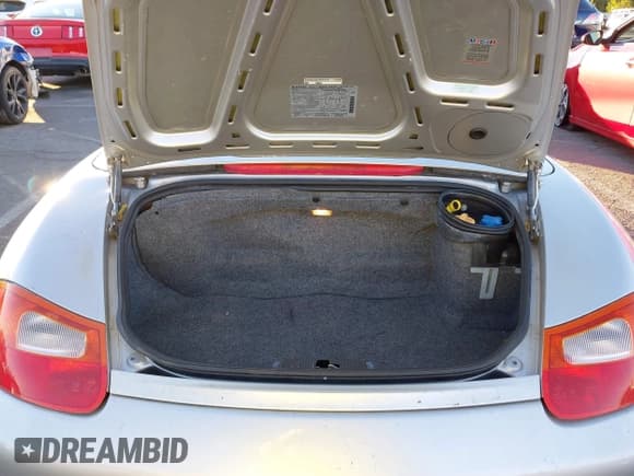 ✅ 1999 Porsche Boxster • VIN: WP0CA2986XU630686 • Lot: 43874393. Listed on IAAI with 177,045 mi. Free auction sales archive from the USA and detailed vehicle history report at DreamBid. Image 10.