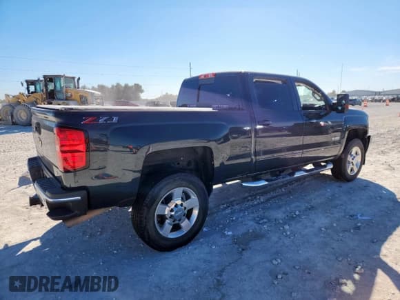 ✅ 2018 Chevrolet Silverado 2500HD LT • VIN: 1GC1KVEG4JF137569 • Lot: 92536585. Listed on Copart with 101,577 mi. Free auction sales archive from the USA and detailed vehicle history report at DreamBid. Image 3.