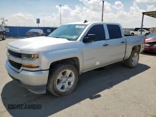 ✅ 2018 Chevrolet Silverado 1500 Custom • VIN: 3GCPCPEC6JG576691 • Лот: 70602085. Опубликован ранее на Copart с пробегом 120 698 миль. Бесплатный доступ к архиву аукционных продаж из США и подробный отчёт об истории автомобиля на DreamBid. Изображение 1.