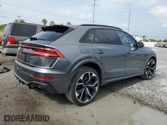✅ 2021 Audi RS Q8 • VIN: WU1ARBF19MD005771 • Lot: 59473635. Wystawiony na Copart z przebiegiem 17 608 mil. Bezpłatny archiwum sprzedaży aukcyjnych z USA i szczegółowy raport historii pojazdu na DreamBid. Zdjęcie 3.